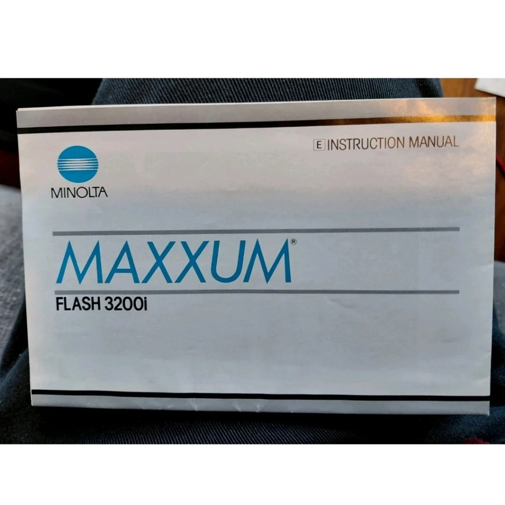 Minolta Maxxum 3200i Flash - Black and Red
